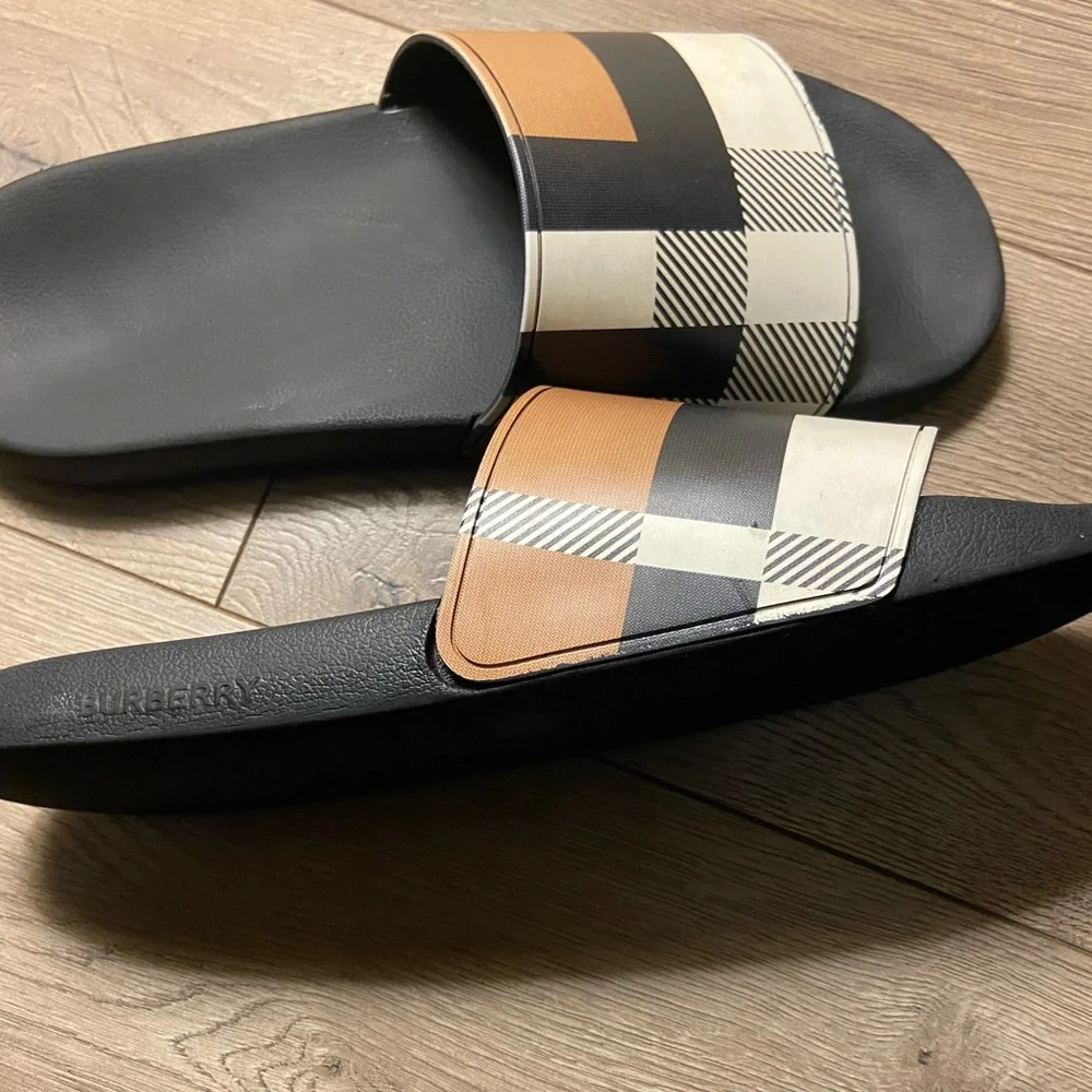 Burberry slides - Picture 3 of 3